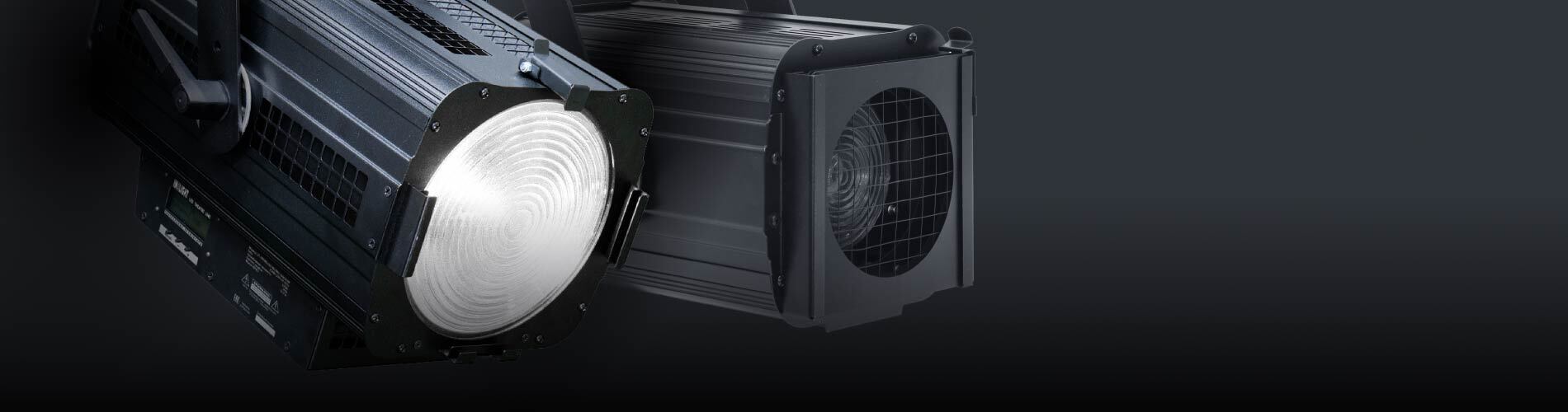 Сравнение FRENELLED 100 COLOR (LED) и ACCENT 650F (ламповый): ключевые выводы